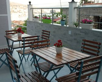 Crown Deluxe Apartments - Saranda - Balkon