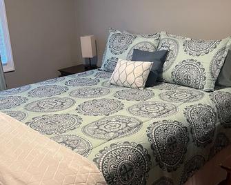 The Windsor House - Cayce - Bedroom