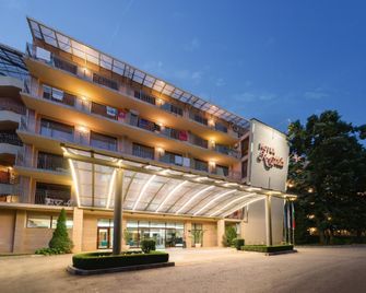 Kristal - Złote Piaski - Budynek