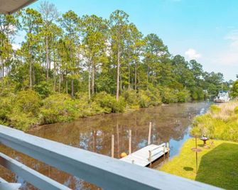 Cozy Riverfront House | Sleeps 6 W/ W+D - Bay Saint Louis - Balcon