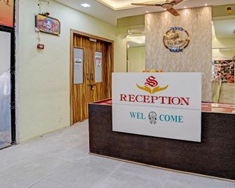 OYO Hotel Om Sai Lodging - Nashik - Vastaanotto