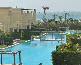 Lovely 3 BR Apt. in Sedra Compound North Coast - Borg El Arab - Басейн
