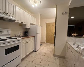 Western Budget Motel #3 Whitecourt - Whitecourt - Кухня