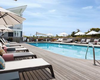 هيرو بيتش كلوب - مونتوك - حوض السباحة