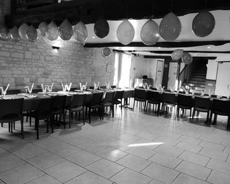 Magnificent farmhouse on an estate 5 minutes from Caen town center - Louvigny - Restaurant