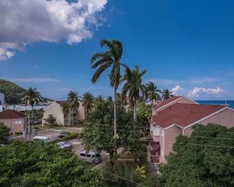 Turtle Towers Apartments - Ocho Rios - Outdoor view