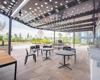 New condo near Lougheed Mall & SFU - Coquitlam - Patio