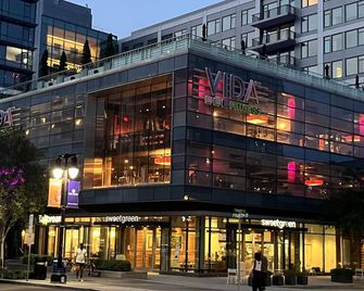 Downtown house w on-site parking walk to museums, US Capital Scap - Washington D. C. - Edificio