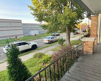Charming 2-bedroom unit in serene Hamtramck, minutes from down town Detroit - Hamtramck
