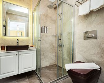 Kamer Exclusive Hotel & Suites - Cesme - Bathroom