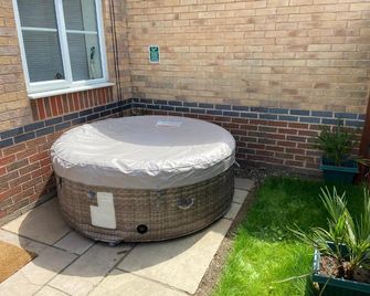 Stony Apartment House - Thorne