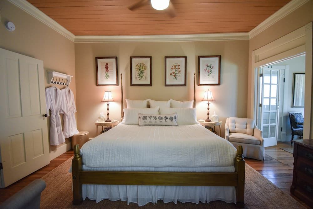 Bedroom view of Das Meyer Haus - Luxe Victorian