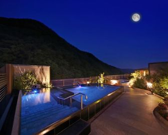 Asaya - ניקו - בריכה