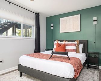 Quiet & Quaint apartment, 5 mins to airport and 15 mins to downtown - Atlanta - Bedroom