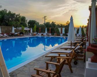 優麗德利波吉奧酒店 - 羅迪加爾加尼科 - 羅迪加爾加尼科 - 游泳池