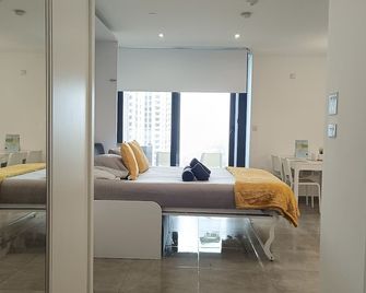 E1 18th Floor Studios - Sea & Beach Views - Gibraltar - Schlafzimmer