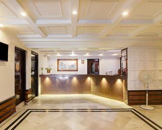 Tex-Palazzo Hotel - Surat - Rezeption