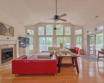 Pet Friendly-Beautiful Appointed Home With Bay Views And Private Community Beach - Cape Charles - Sala de estar