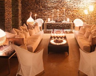 Tranquil, Relaxing Luxury Art Villa With Private Infinity Pool & Marvelous Views - Apikia - Lounge