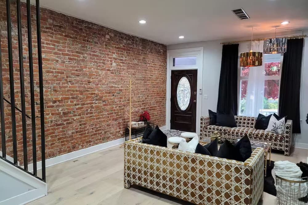 Stunningly Designed Residential with 2 Fireplaces - فيلادلفيا - غرفة معيشة