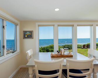 Sea Spray - Beautiful 2BR, 1BA cottage with expansive views of Casco Bay - Bailey Island - Comedor