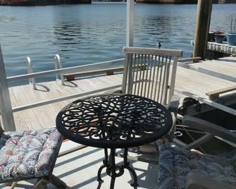 Fun houseboat. Walk to Boston attractions WIFI - בוסטון - מרפסת