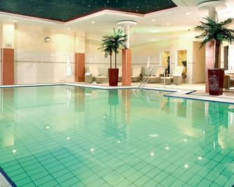 Nature Walks and Museum Tours Are Just Minutes From Your Stay! Outdoor Pool - Paterswolde - Pool