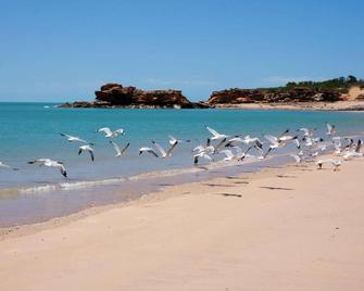 Apartments at Blue Seas Resort - Cable Beach - Beach