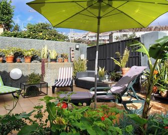 Suites Pinto Coelho - Caniço - Patio