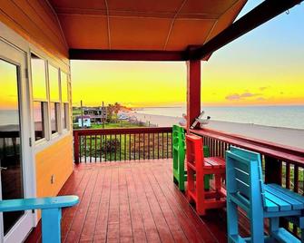 Beach Front Cottage - Head on the cloud, toes on the sand - Port Lavaca - Balcony