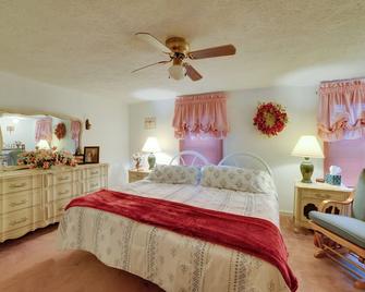 Peaceful Hazel Cottage With Deck And Yar - Hazel - Habitación