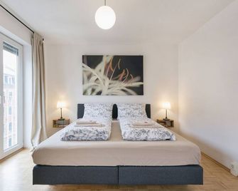 Lichtdurchflutetes Appartement im Hechtviertel - Dresden - Schlafzimmer