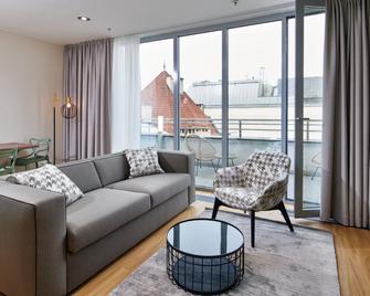 VN17 Rooftop Suites by Adrez - Prague - Living room