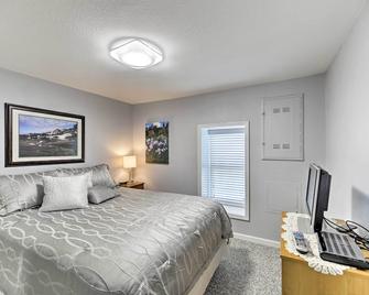Charming Historic Condo - Walk to Downtown & UW - Laramie - Bedroom