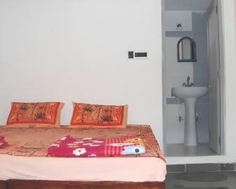 Udai Haveli Guest House - Udaipur - Phòng ngủ