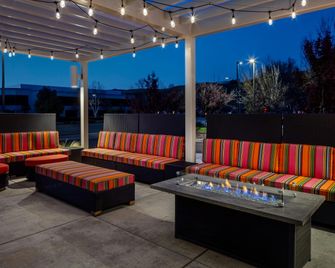 Home2 Suites by Hilton San Jose South - San Jose - Terasa