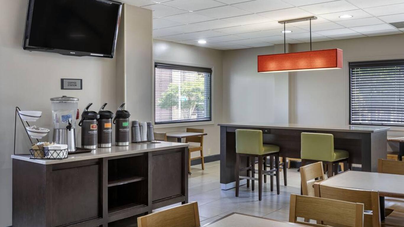 كانتري إن آند سويتس باي راديسون، أتلانتا داونتاون