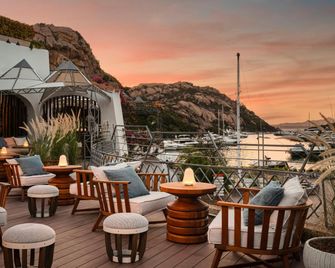 W Sardinia - Poltu Quatu - ארצאקנה - מרפסת