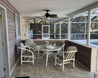 Lakefront Vacation home in Ocala National Forest - Silver Springs - Innenhof