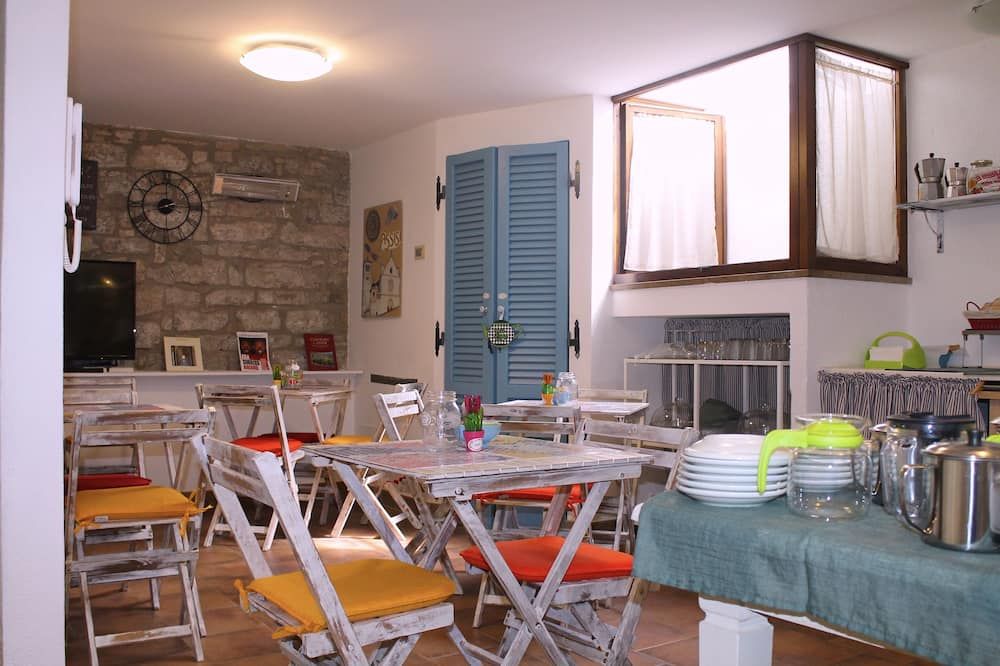 Alter Ego b&b Assisi - אסיסי - חדר אוכל