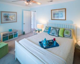Amazing Coronado Condo, 1 Block from Beach and Village - Coronado - Bedroom