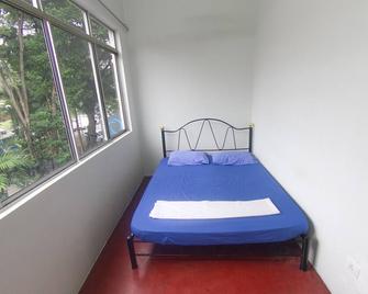 Step Inn Guest House - Kuala Lumpur - Bedroom