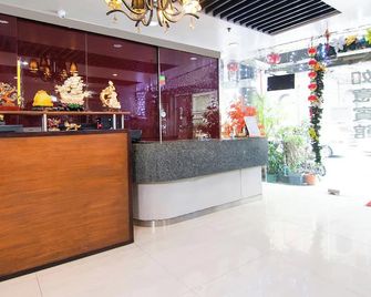 Lucky Hotel Binondo - Manila - Front desk