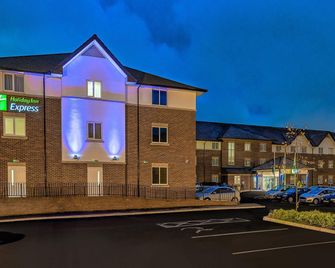 Holiday Inn Express London Gatwick - Crawley By IHG - קראולי - בניין