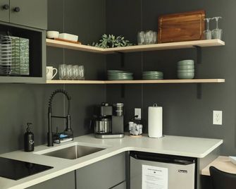 Modern Tiny Home 31 w/Hot Tub! - Milroy - Kitchen