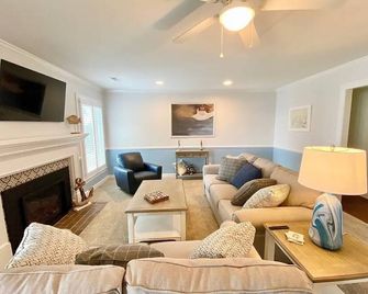 Pleasant Sounds Waterfront Home in Edenton - Edenton - Wohnzimmer