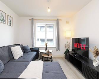 Nuneaton Retreat - City Centre - Parking - Train - Nuneaton - Living room