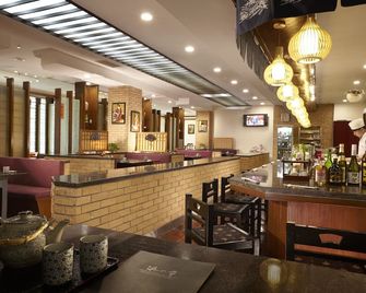 Dalian East Hotel - דאליין - בר