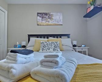 Family Friendly 3 Bedroom Unit - Close to Downtown Kingston! - Kingston - Habitación