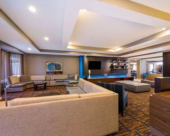 Relax in a Spacious Room with Swimming Pool, Perfect for Shoppers & Explorers - Novi - Salónek